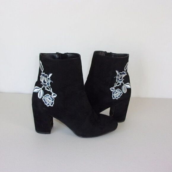 Report  Black Faux Suede Embroidered Roses block heeled boots size8.5 - Picture 4 of 4
